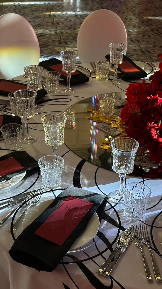 Charger plate classical black