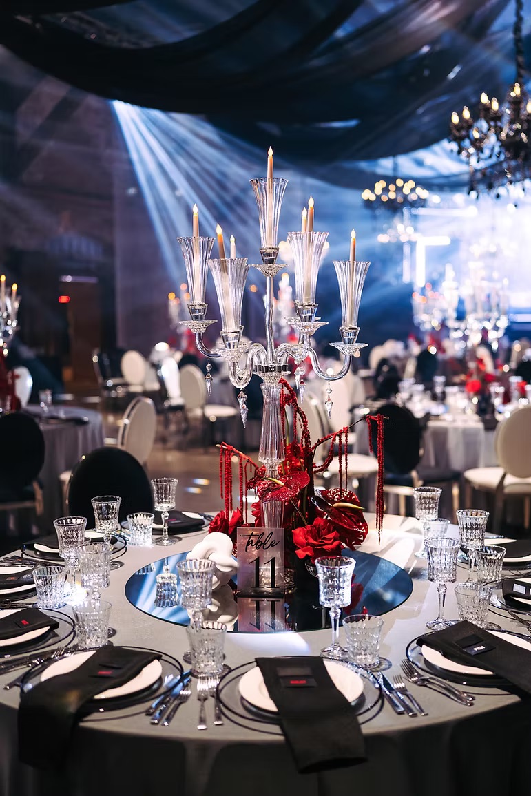 Charger plate classical black