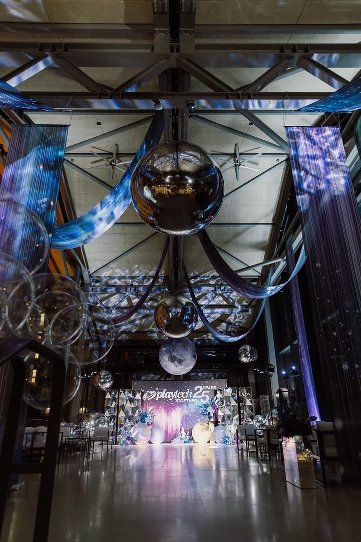 Drapery space thematics