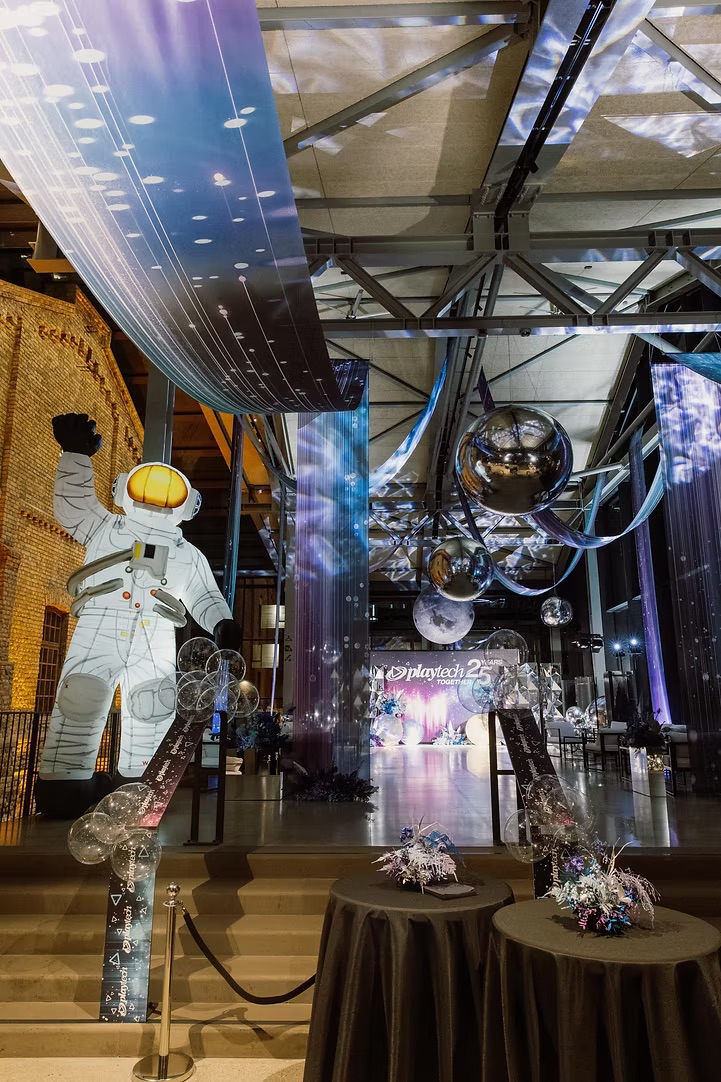 Drapery space thematics