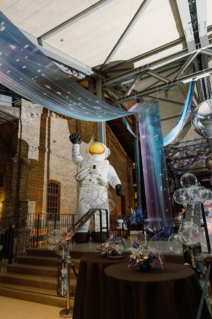 Drapery space thematics