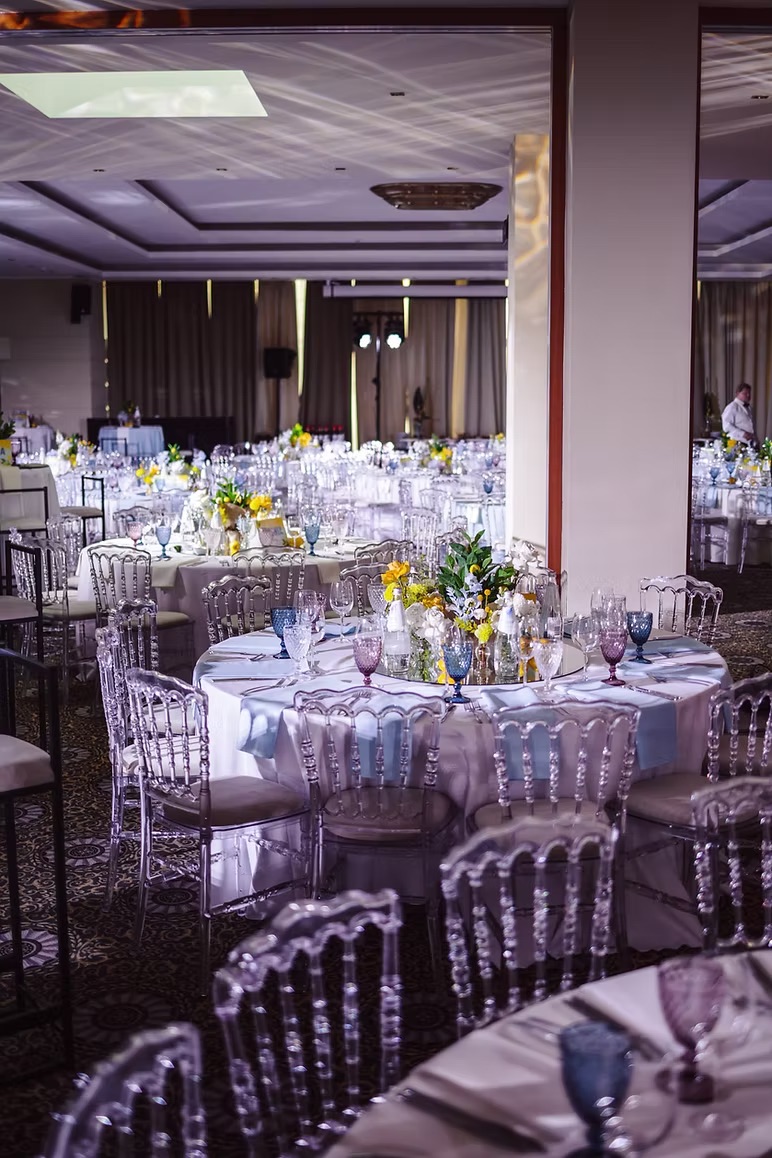 White tablecloth D320