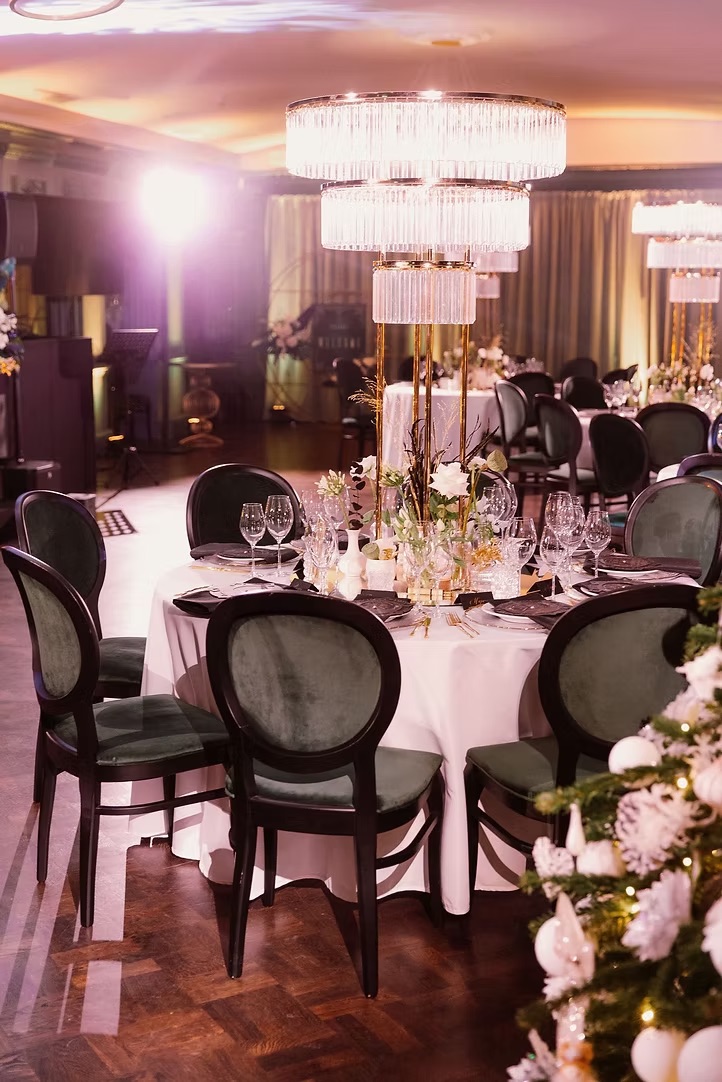 White tablecloth D320