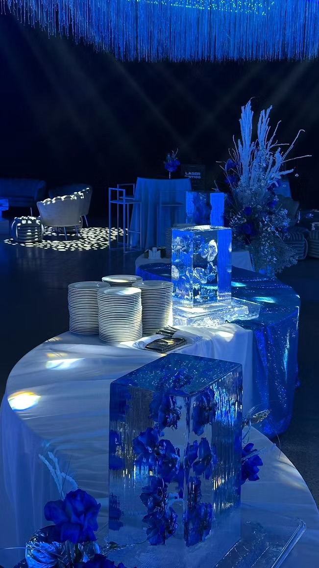 White tablecloth D320