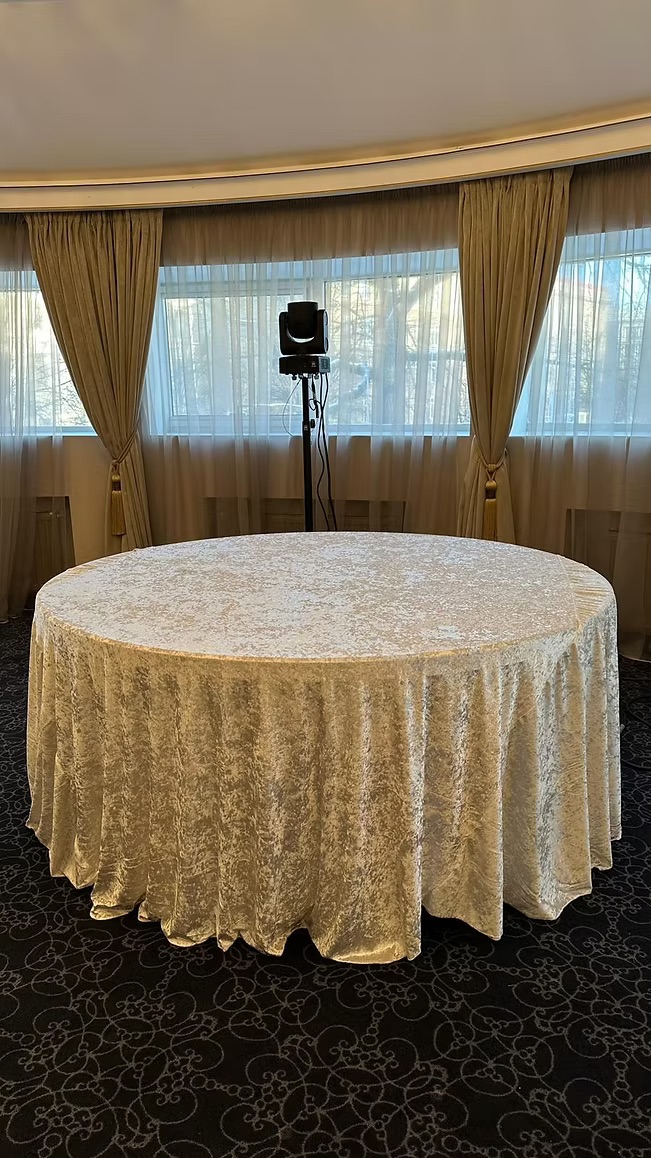 Velour tablecloth – white-cream