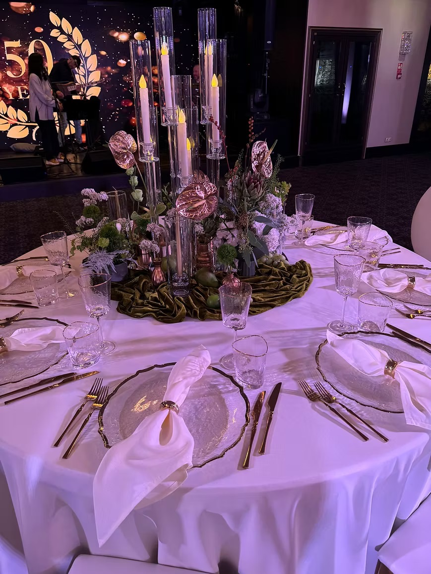 Beige tablecloth D300