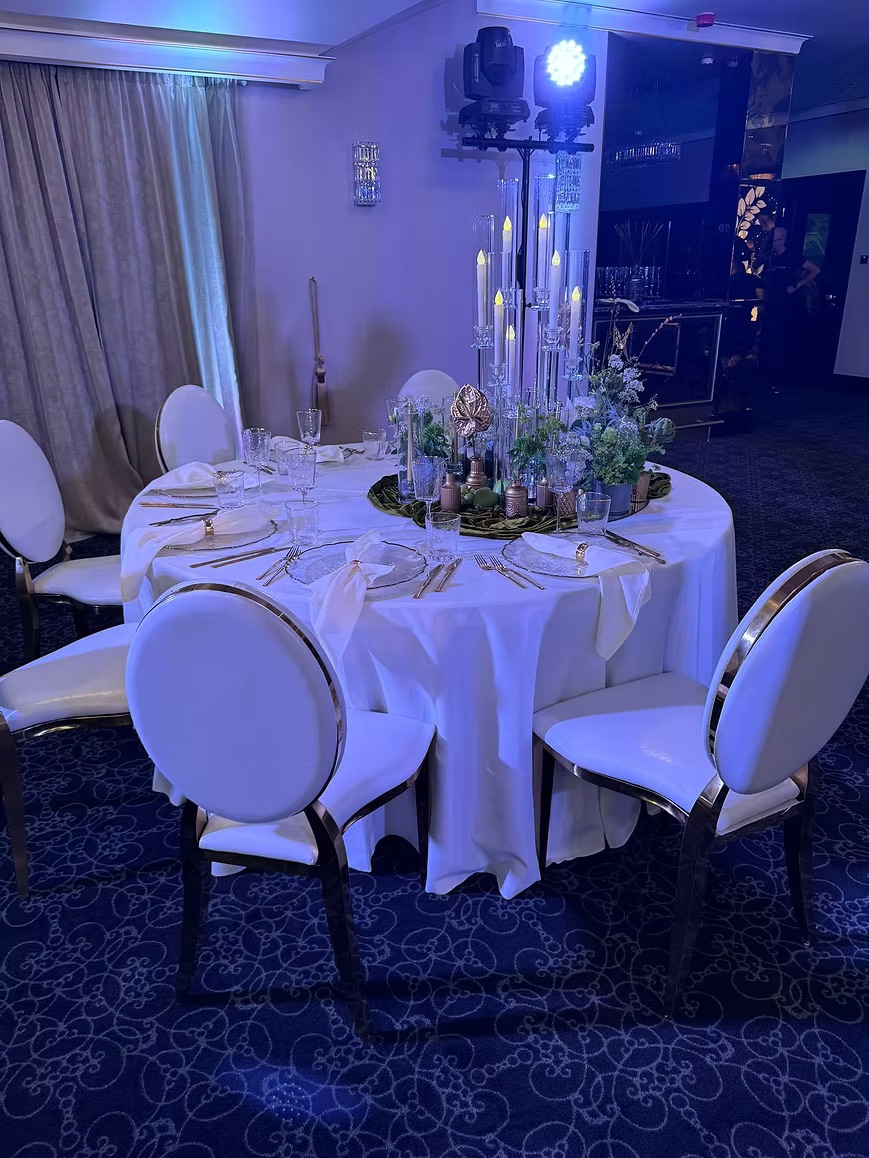 Beige tablecloth D300