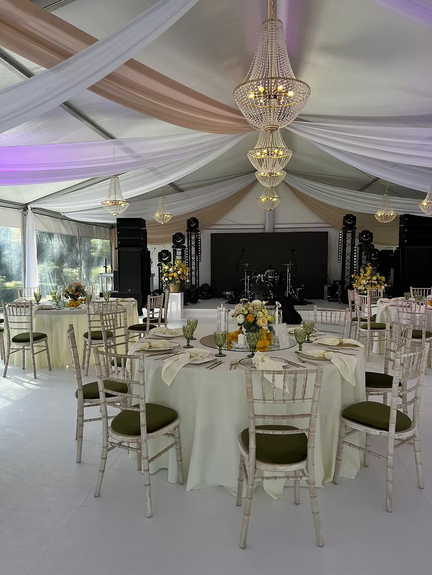 Beige tablecloth D300