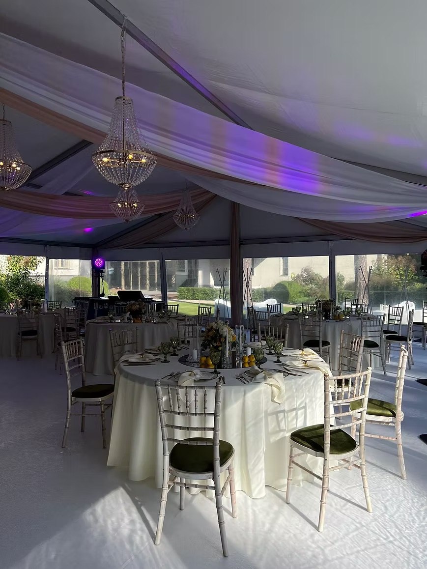 Beige tablecloth D300