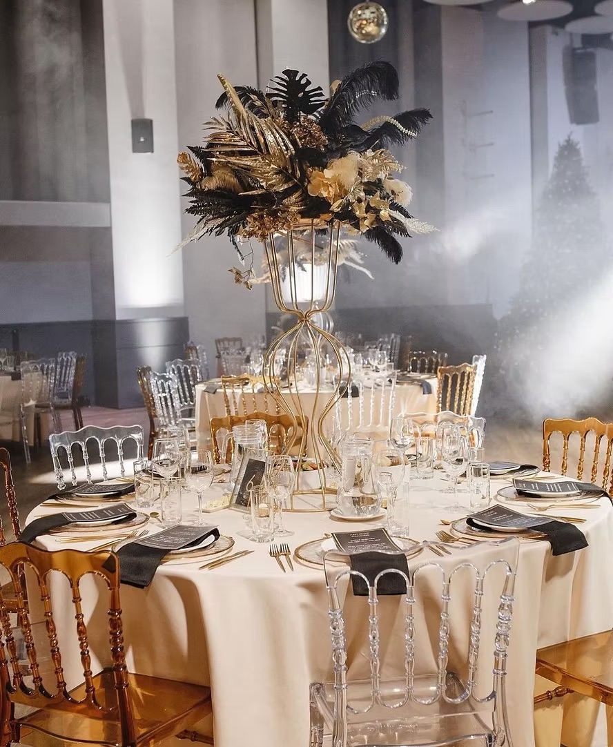 Beige tablecloth D300