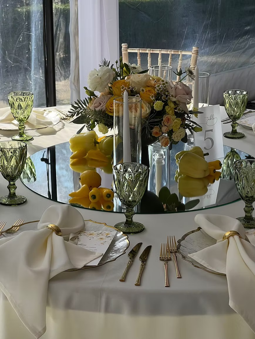 Beige tablecloth D300