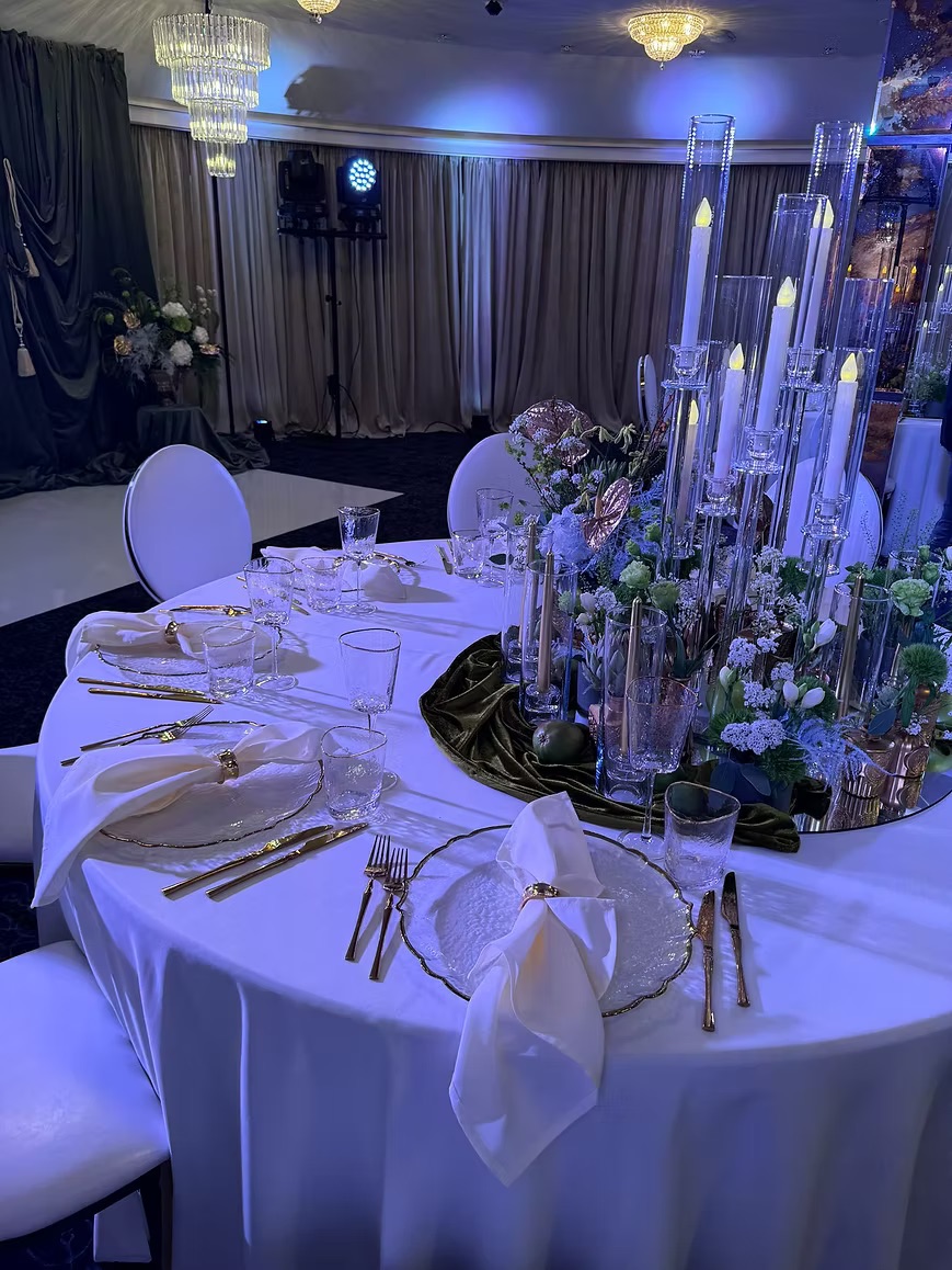 Beige tablecloth D300