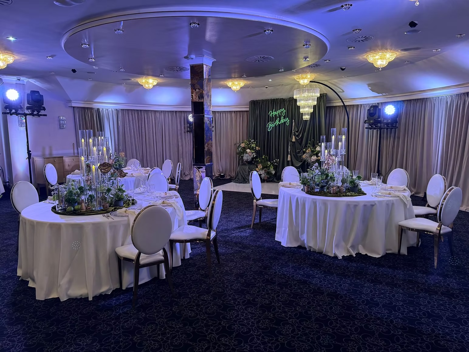 Beige tablecloth D300