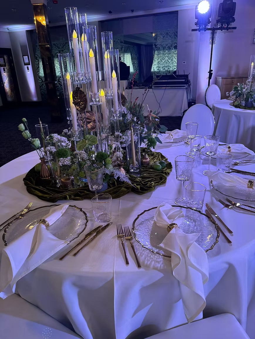 Beige tablecloth D300