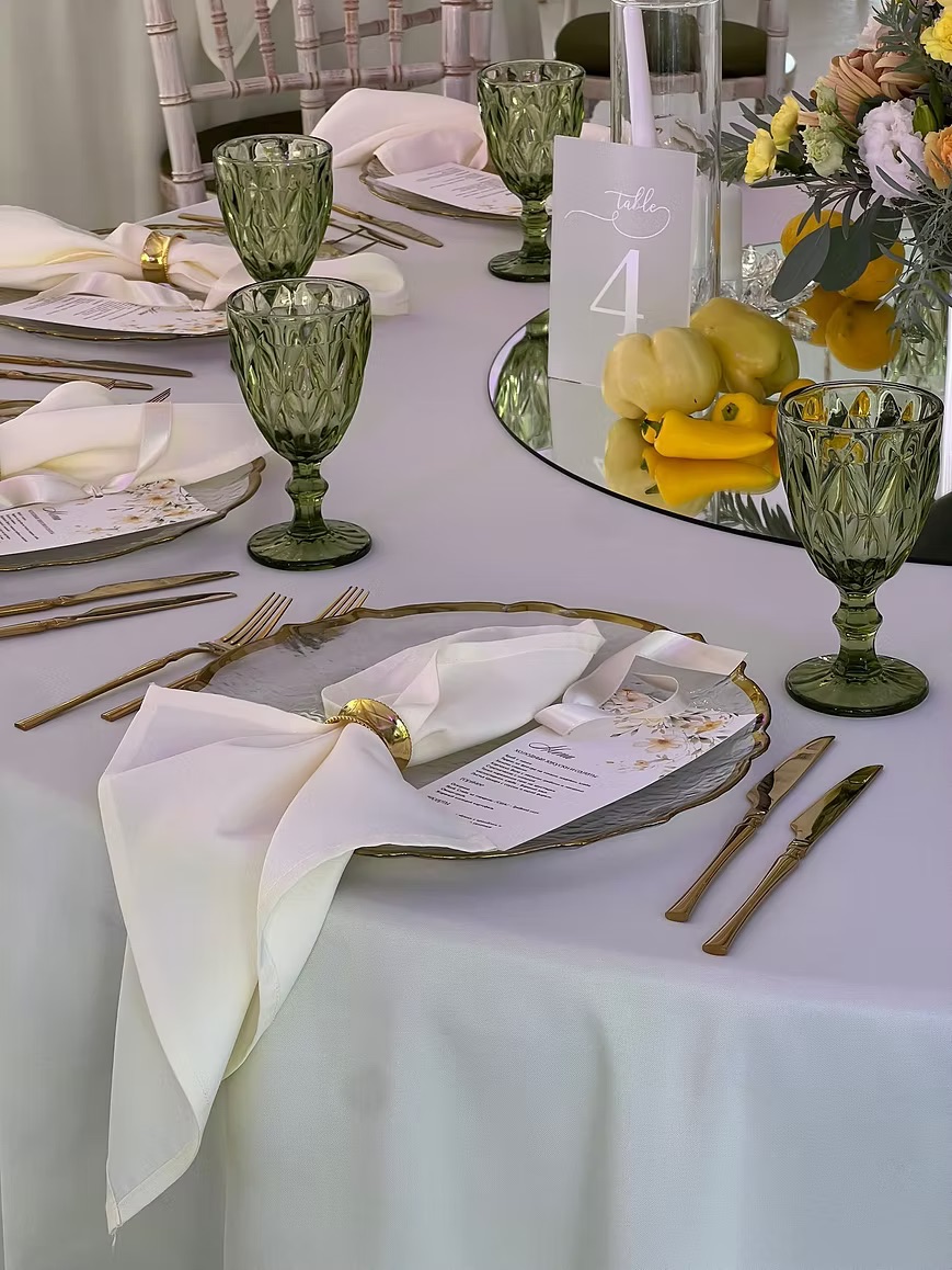 Beige tablecloth D300