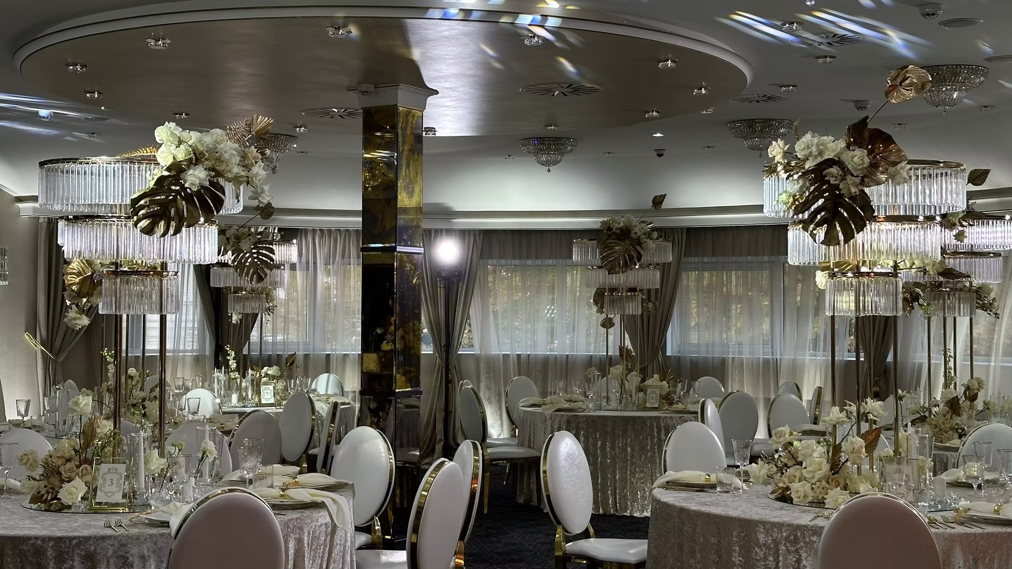 Velour tablecloth – beige