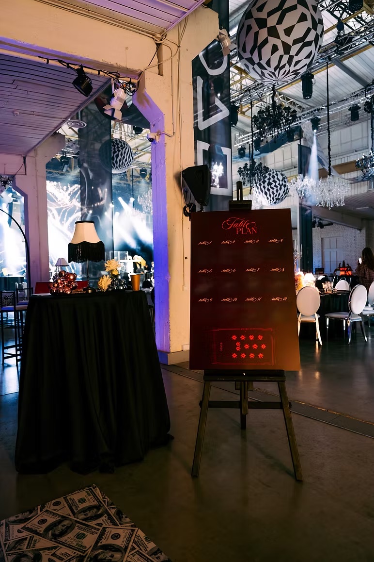 Black tablecloth D300