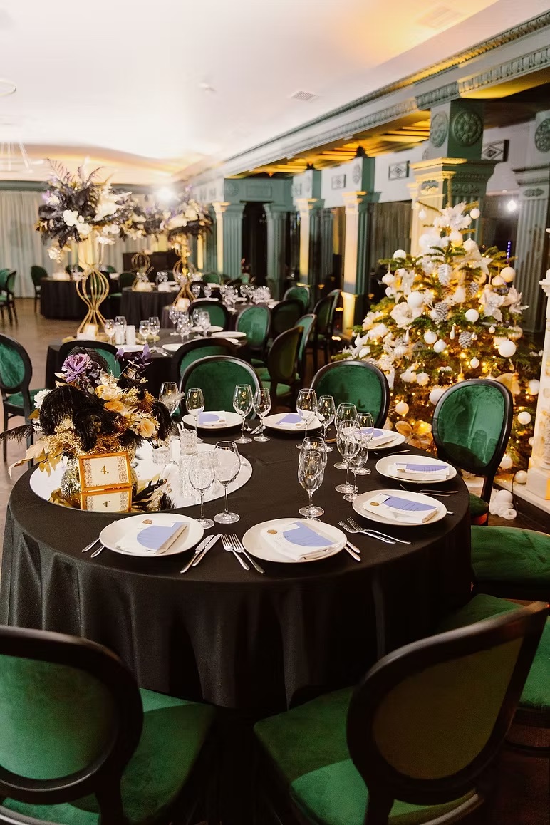 Black tablecloth D300