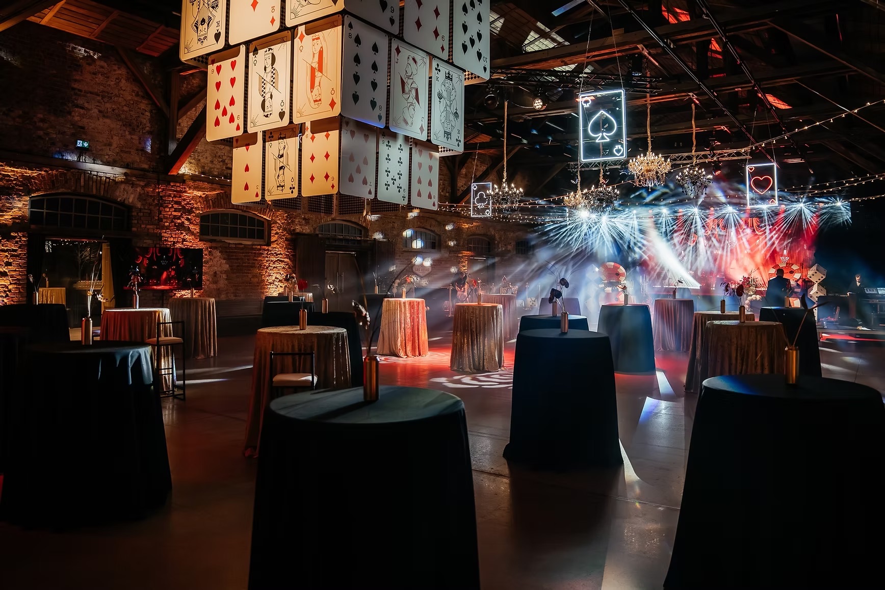 Black tablecloth D300