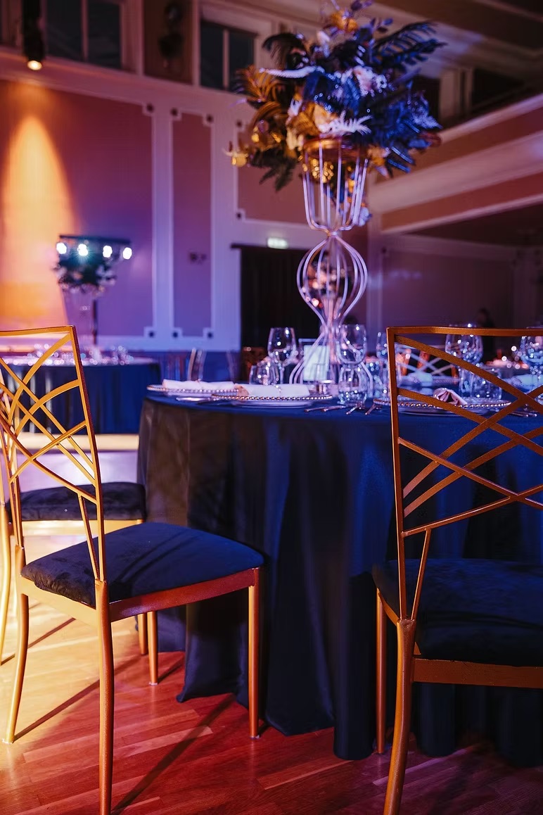 Black tablecloth D300