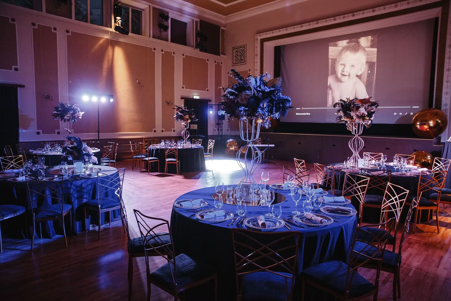 Black tablecloth D300