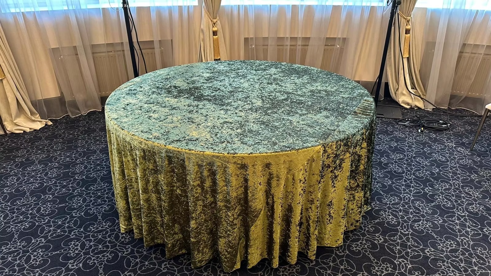 Velour tablecloth – green