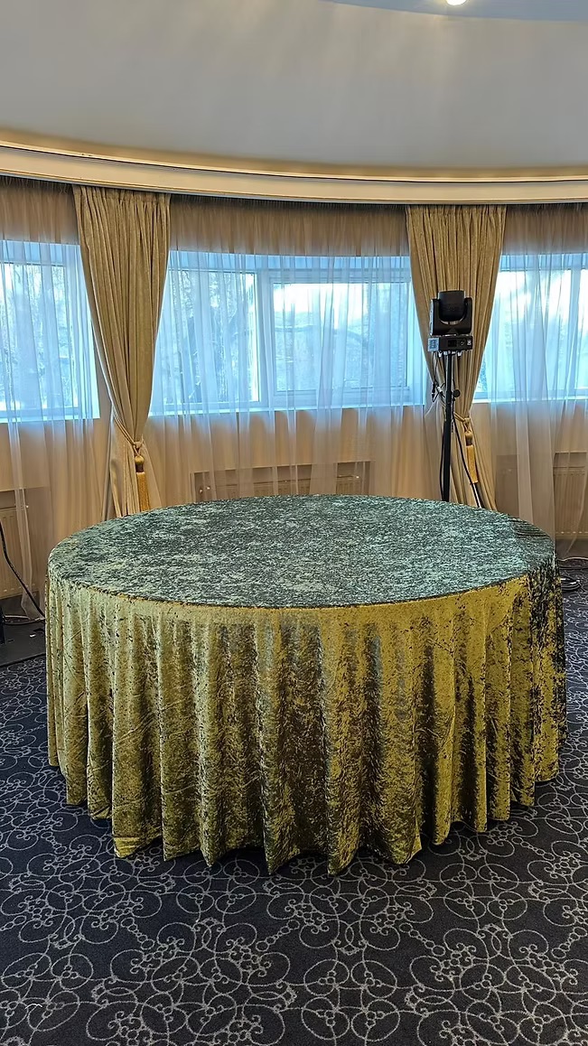 Velour tablecloth – green