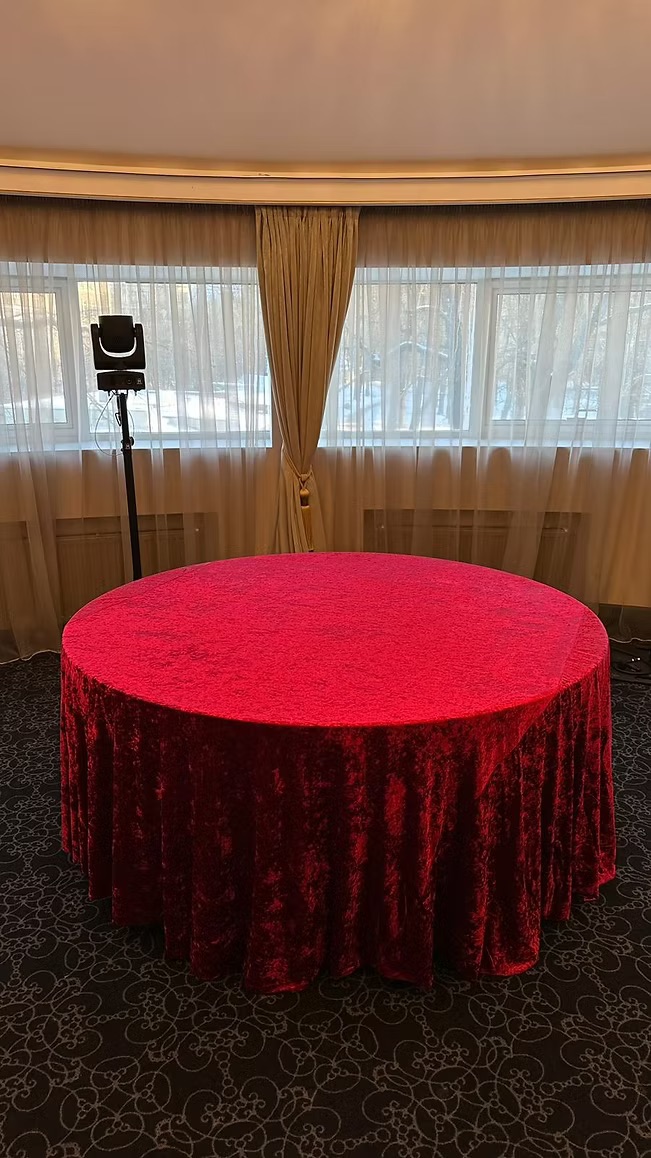 Velour tablecloth – red