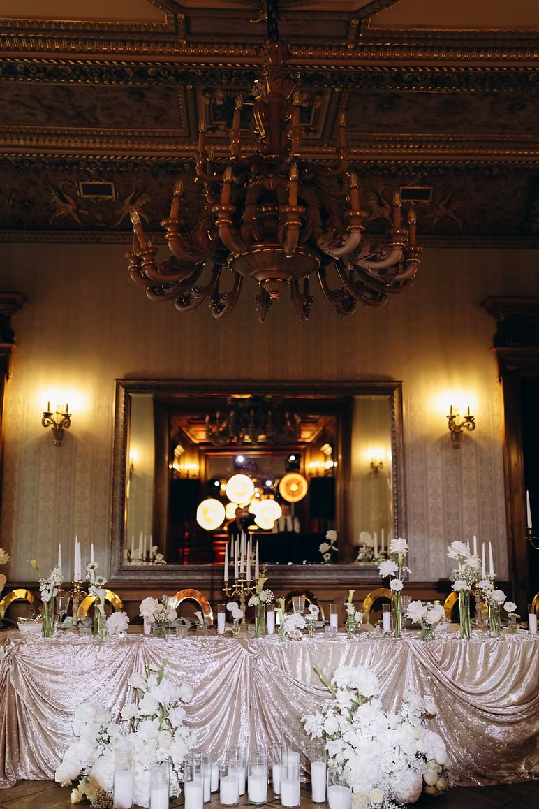 Rectangular velour tablecloth – beige