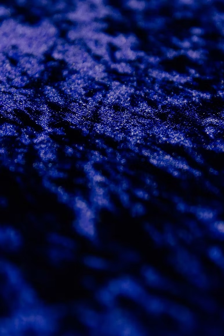 Rectangular velour tablecloth – dark blue