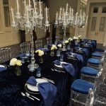 Rectangular velour tablecloth – dark blue