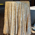 Velour tablecloth – gold