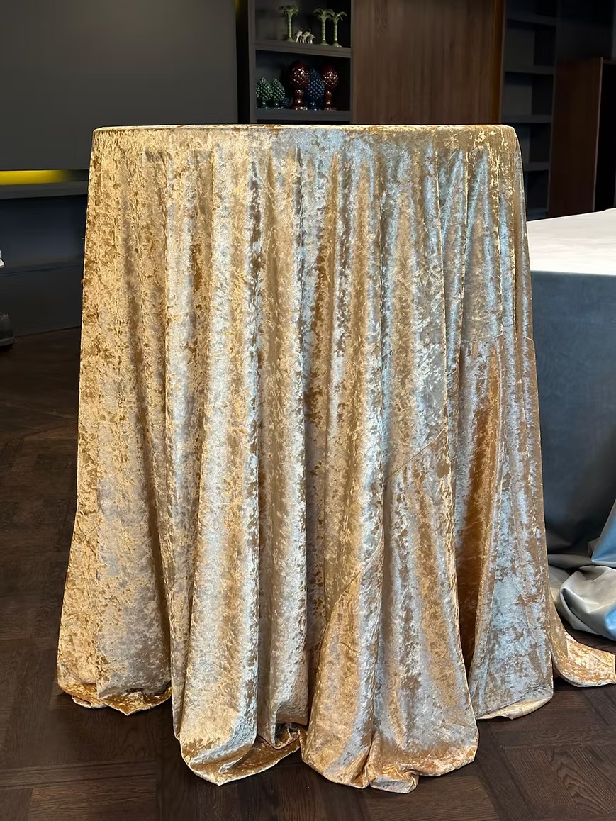 Velour tablecloth – gold