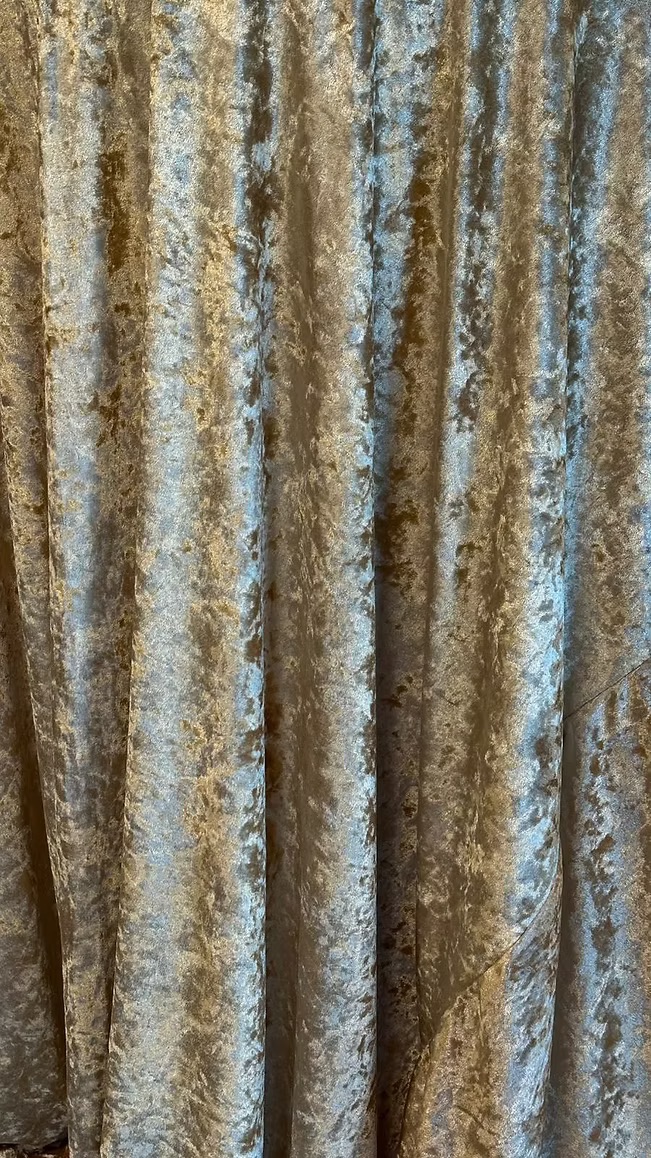 Velour tablecloth – gold