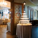 Velour tablecloth – gold