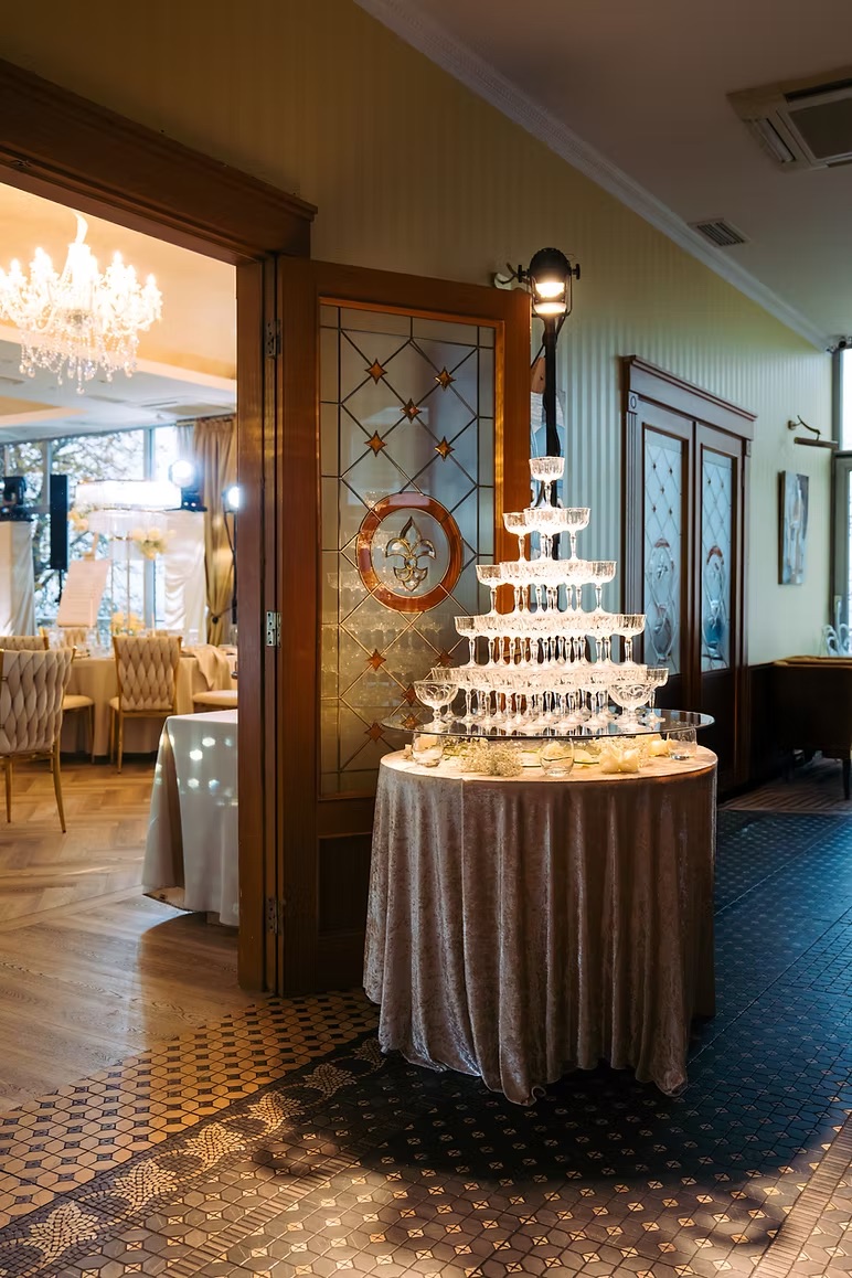 Velour tablecloth – gold