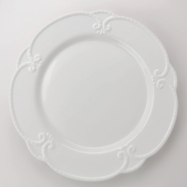 White dinner plate