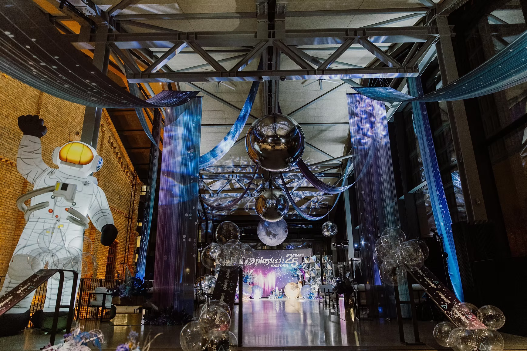 Inflatable astronaut