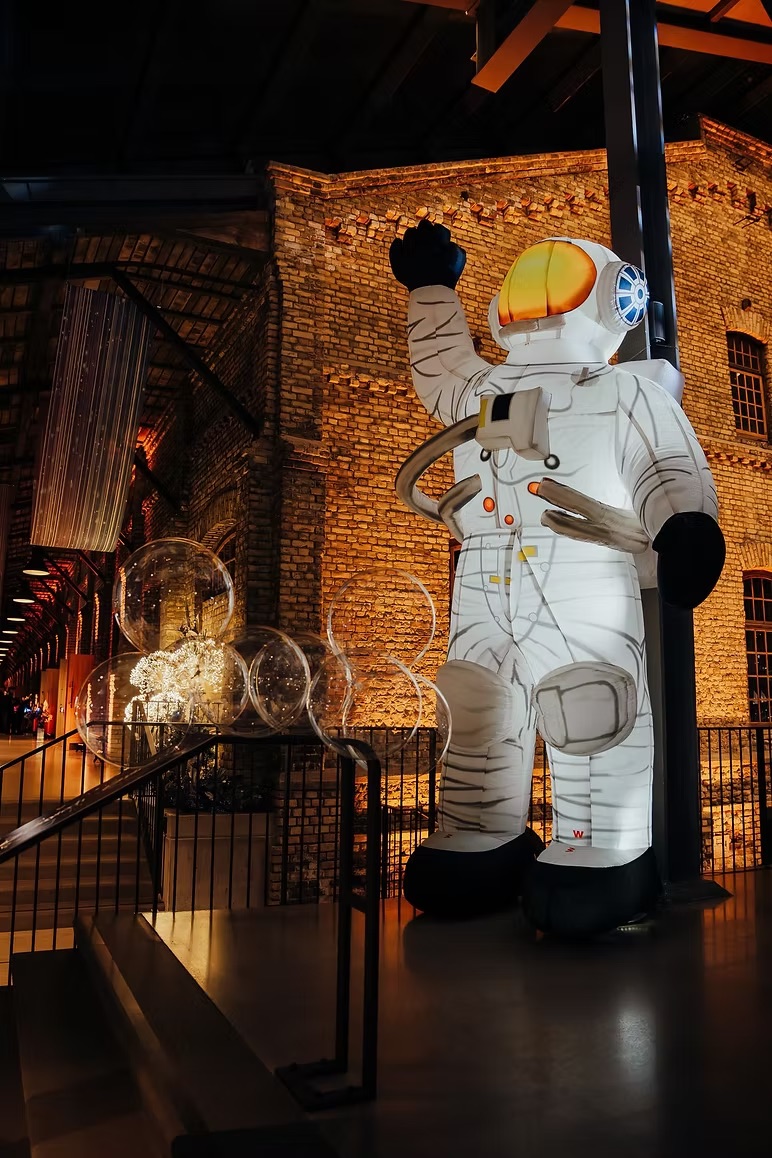Inflatable astronaut