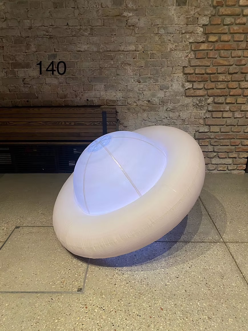 Inflatable planet – Saturn with a circle