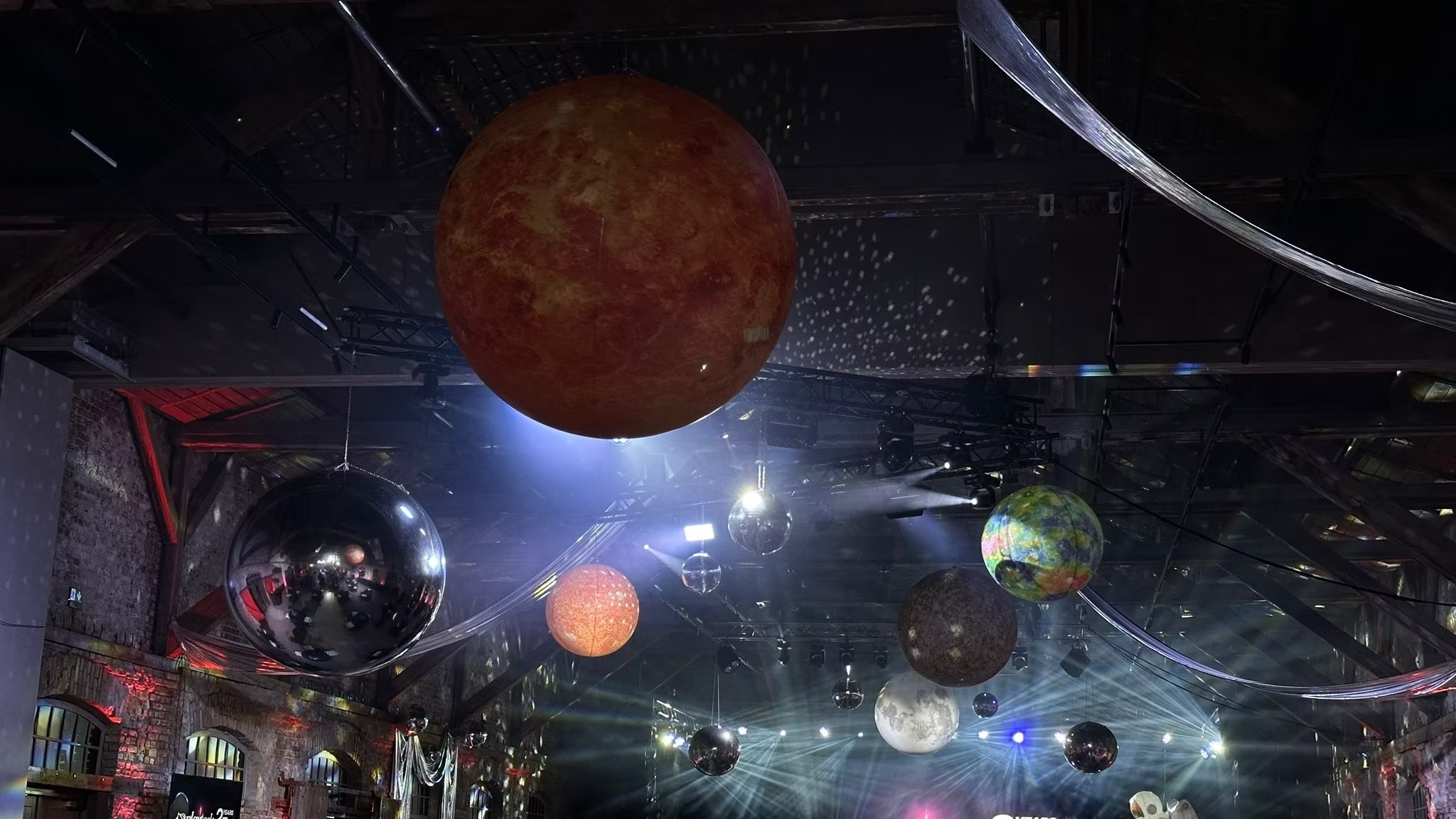 Inflatable gray planet