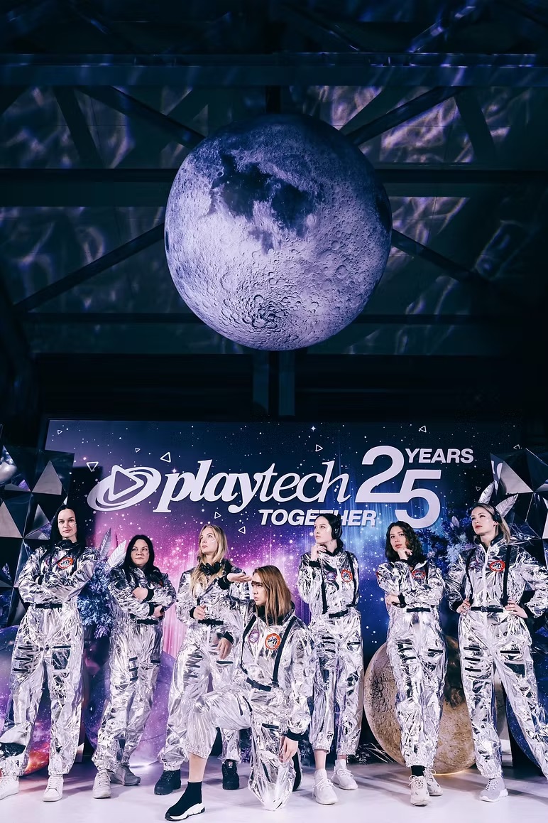 Inflatable planet – Moon