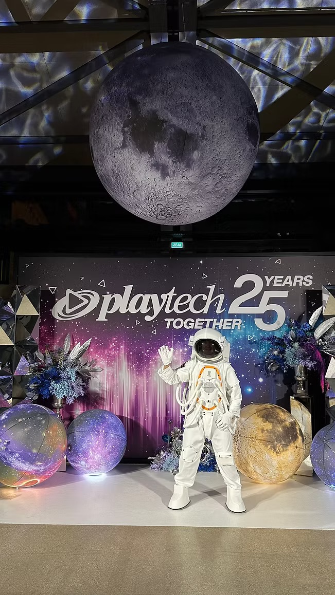 Inflatable planet – Moon