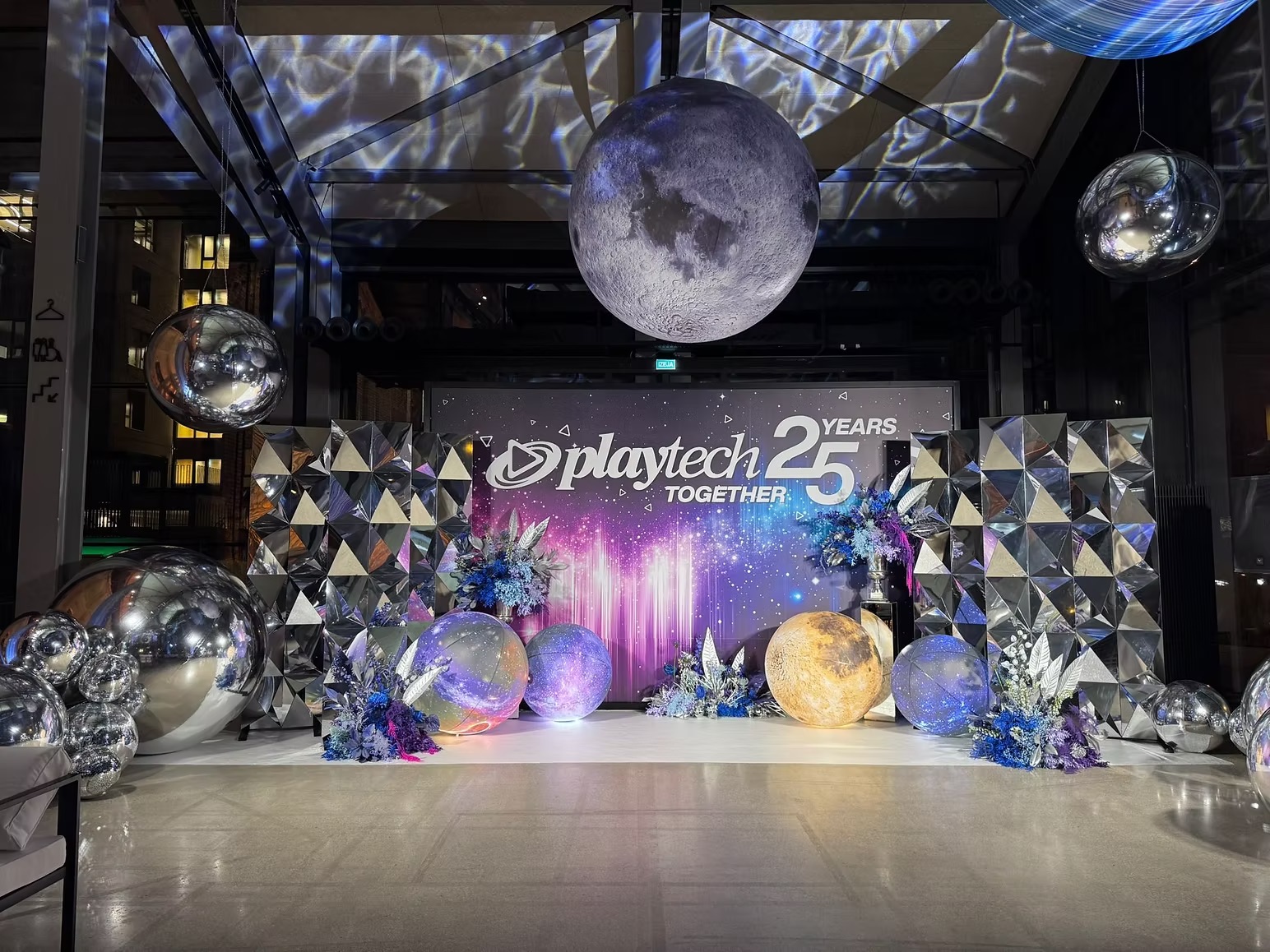 Inflatable planet – Moon