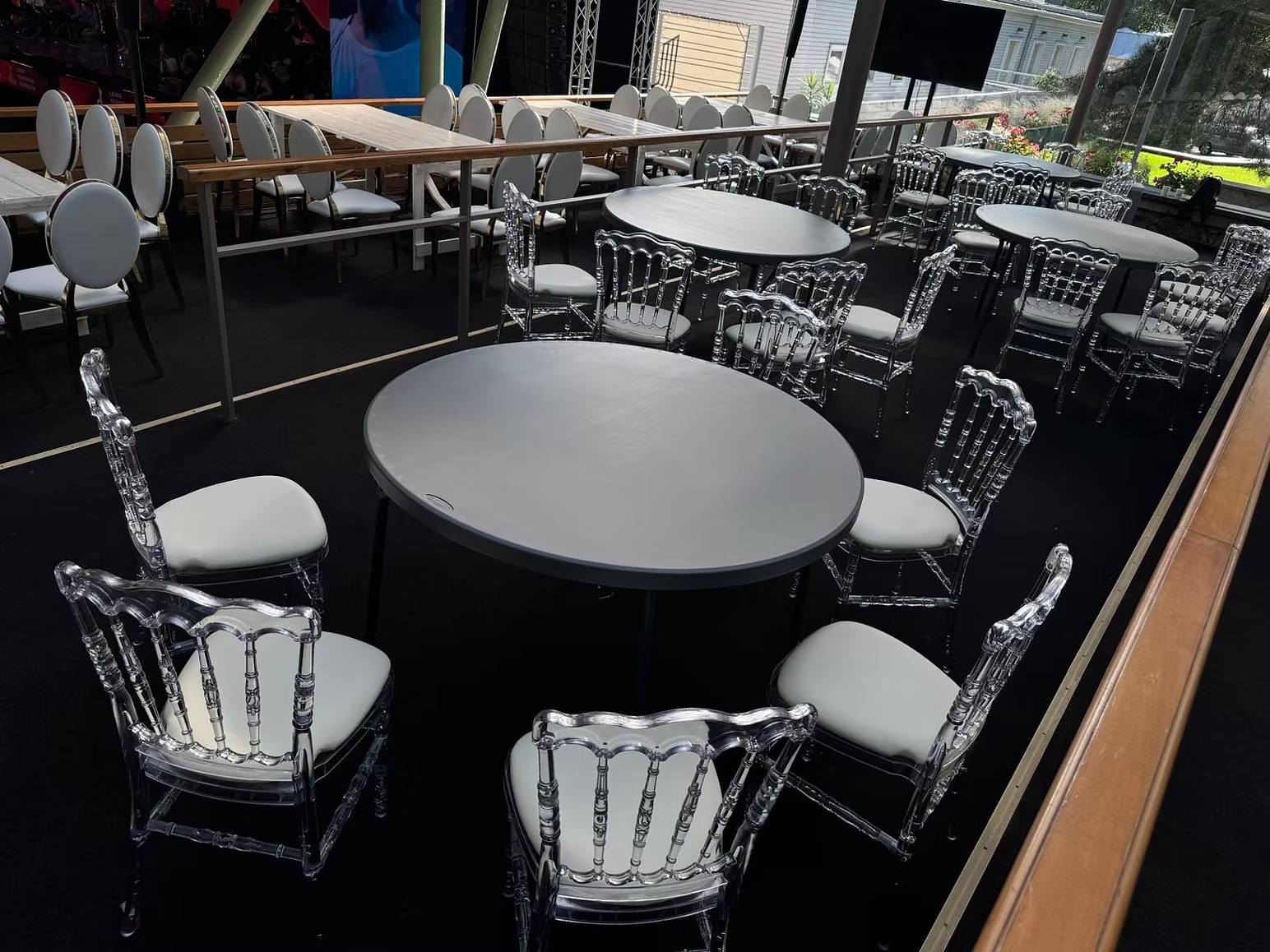 Round tables Ø120cm