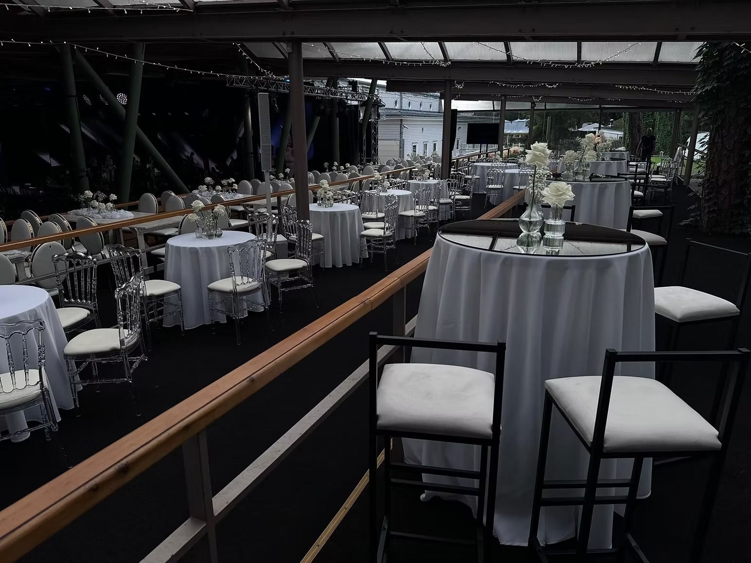 Round tables Ø80 cm