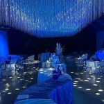 Snake-style corner table