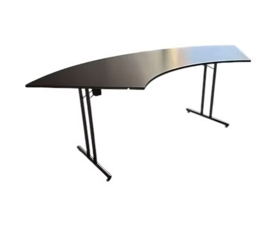 Snake-style corner table