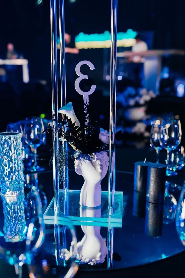 White table numbers (1-30)