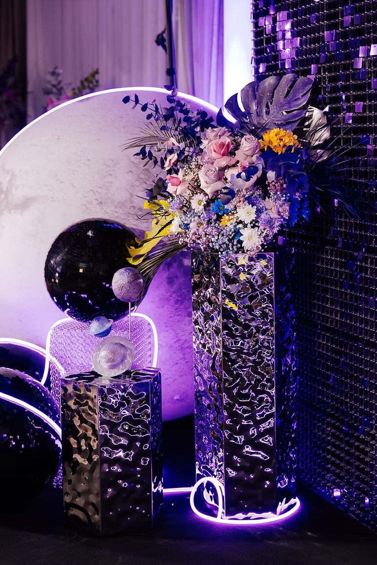 Planet table decoration